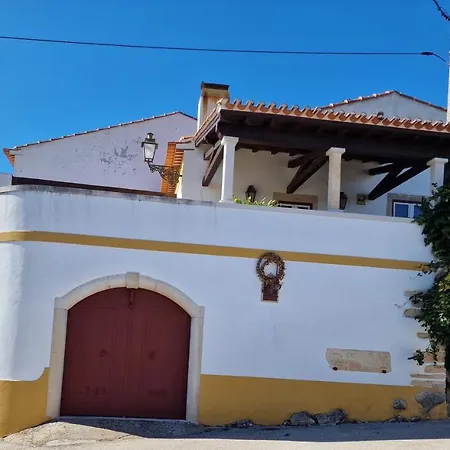 Casarao Do Largo Da Eira *