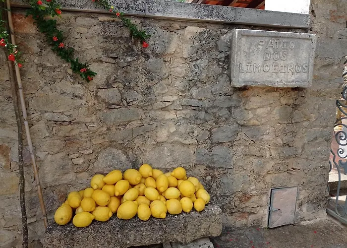 Casarao Do Largo Da Eira *