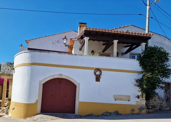 Casarao Do Largo Da Eira *