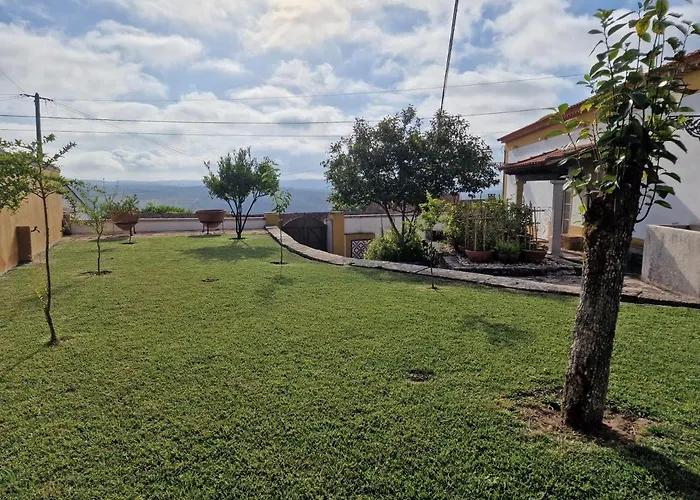 Casarao Do Largo Da Eira Tomar