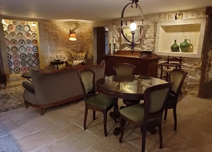 Casarao Do Largo Da Eira *