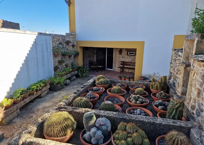 Casarao Do Largo Da Eira *